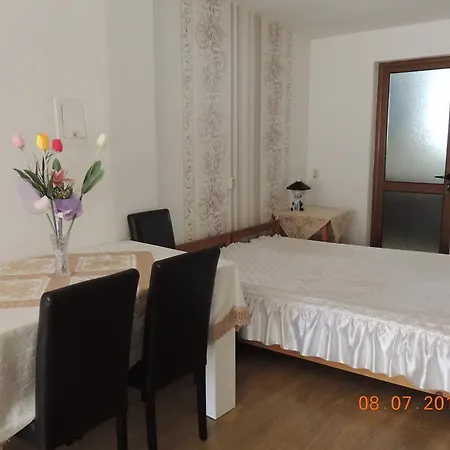 Holiday House بيت ضيافة *