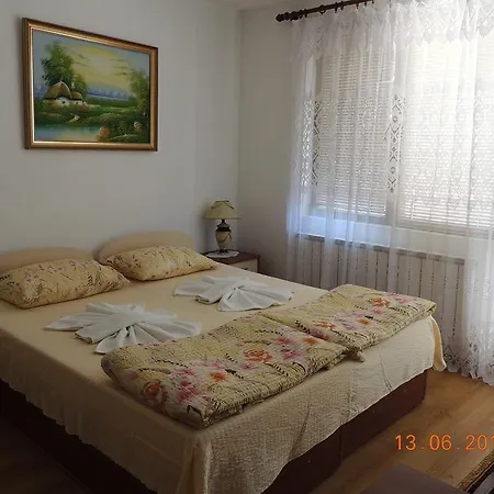 Holiday House سوزوبول