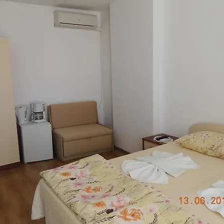 Holiday House بيت ضيافة سوزوبول